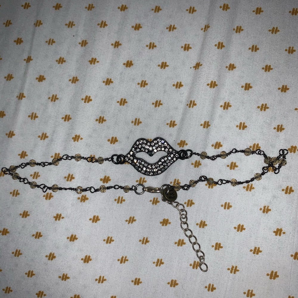 lip chocker necklace